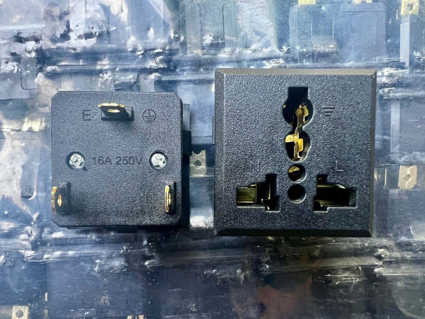 AC socket 3-pin