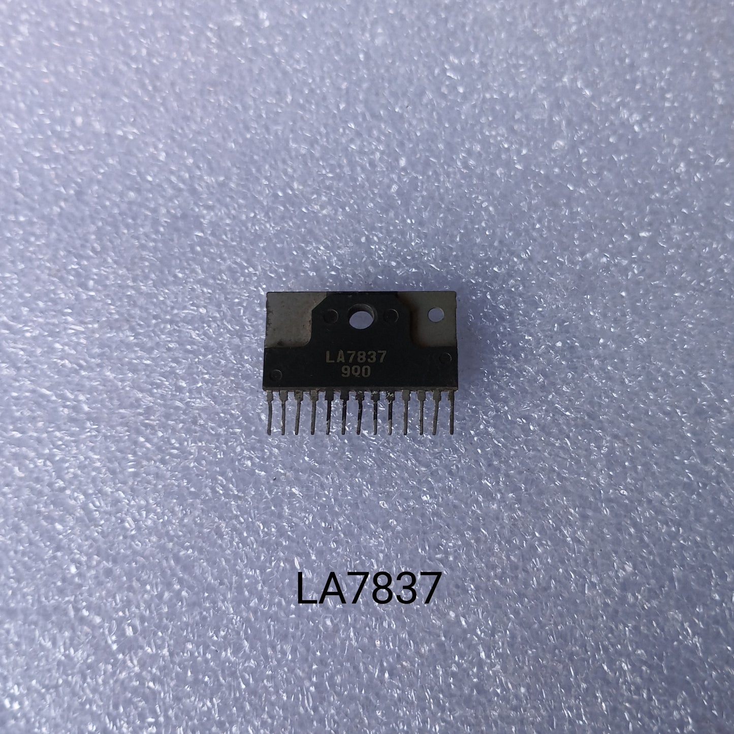 LA7837