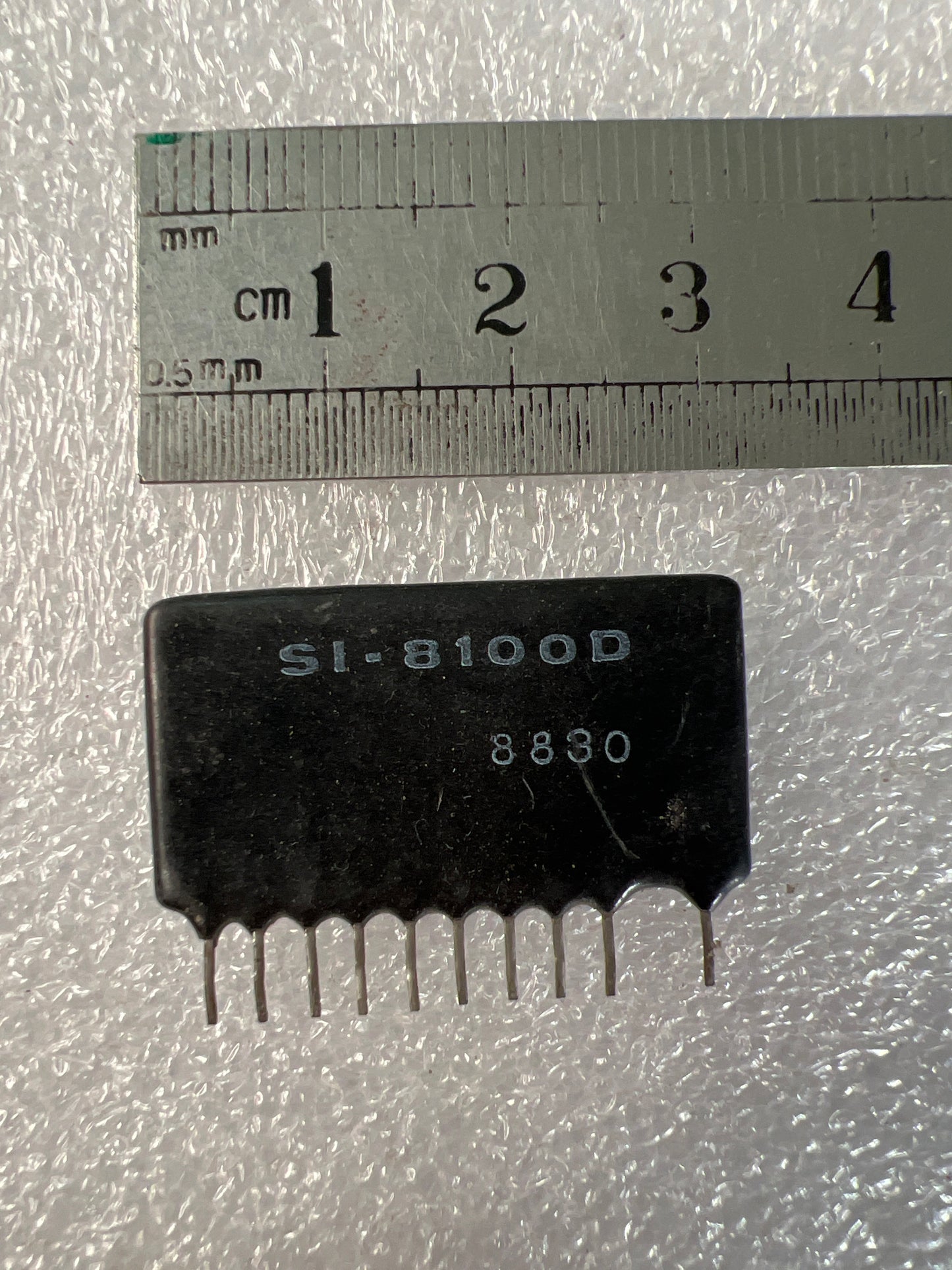 SI8100
