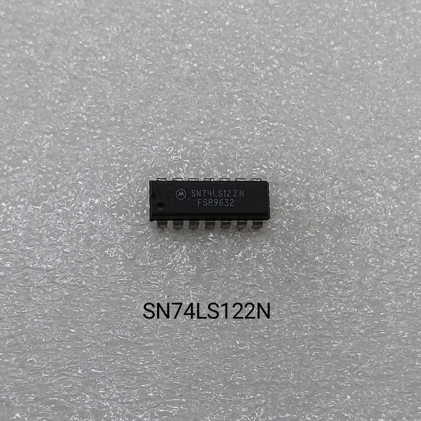 74122  (monostable multivibrator)