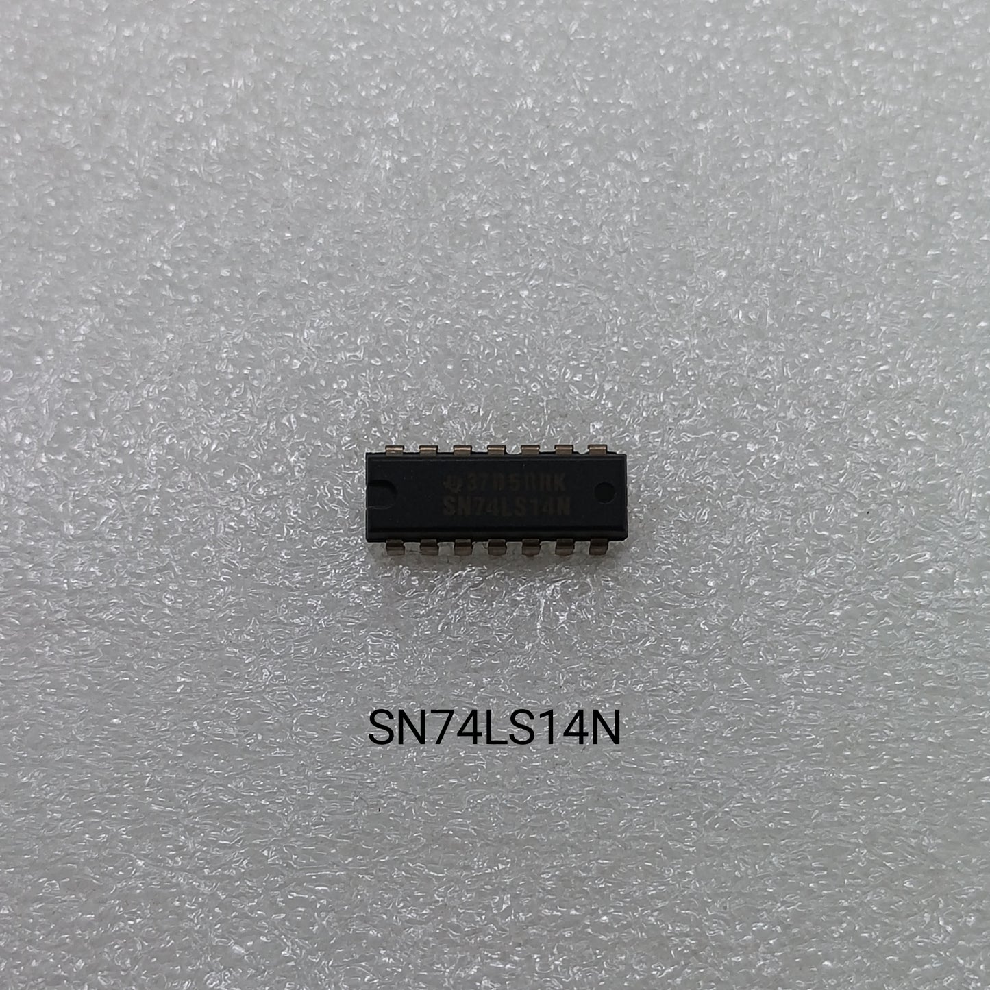 7414 (Schmitt triggered inverter)