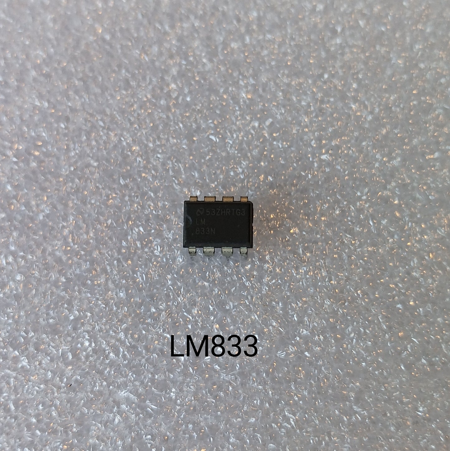 LM833
