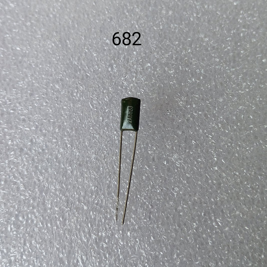 Capacitor m 682