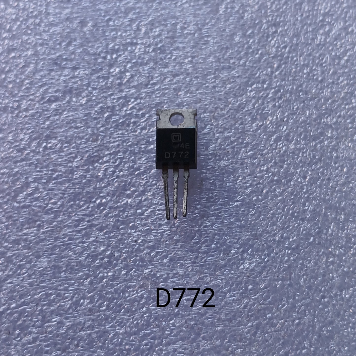D772