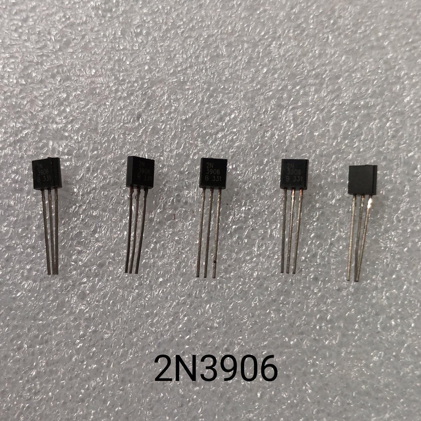 2N3906
