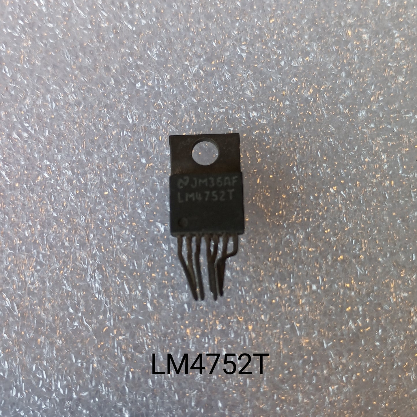 LM4752
