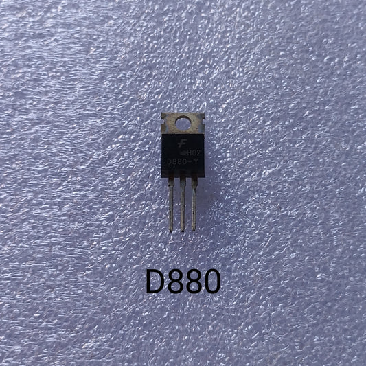 D880
