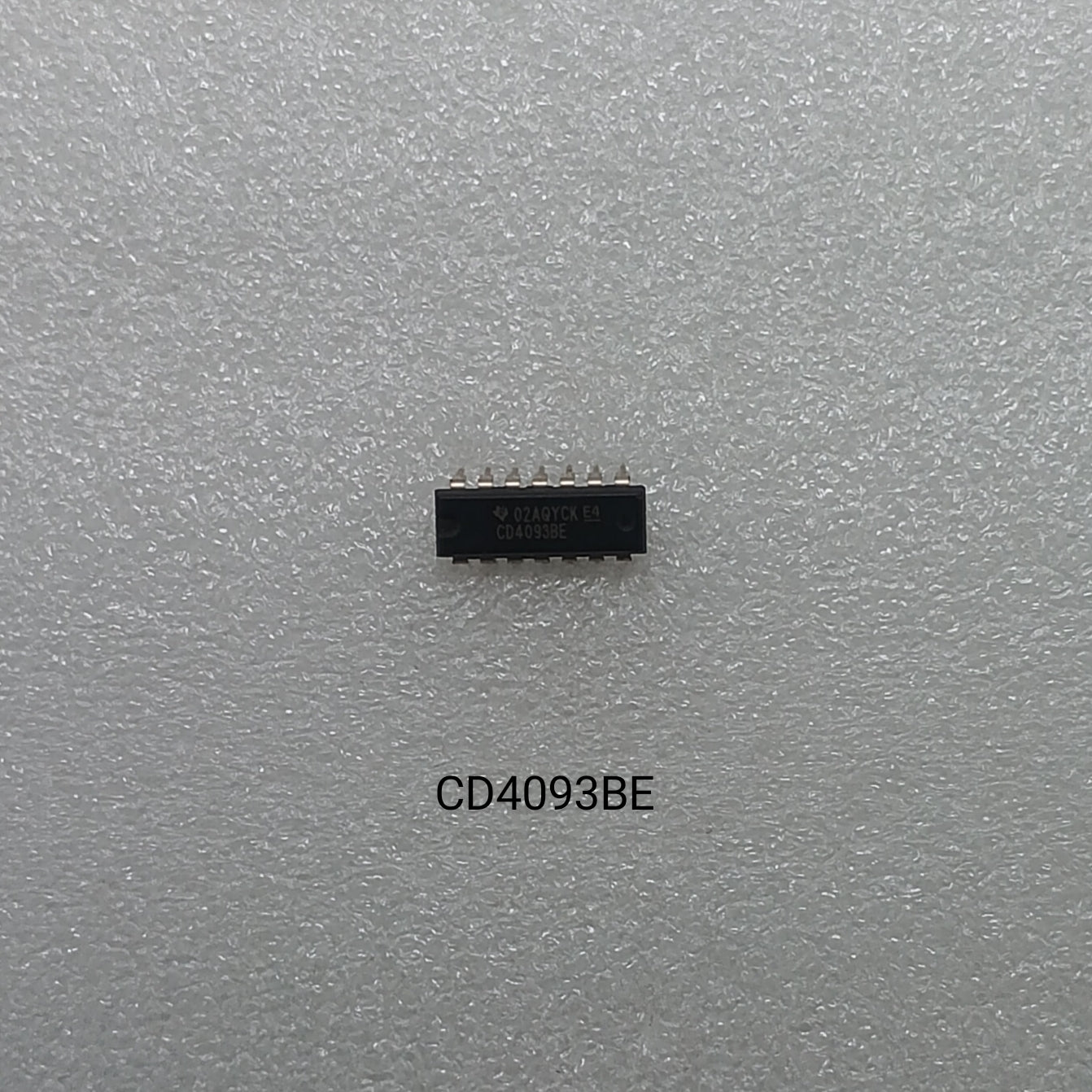 4093 (Schmitt-trigger NAND gate)