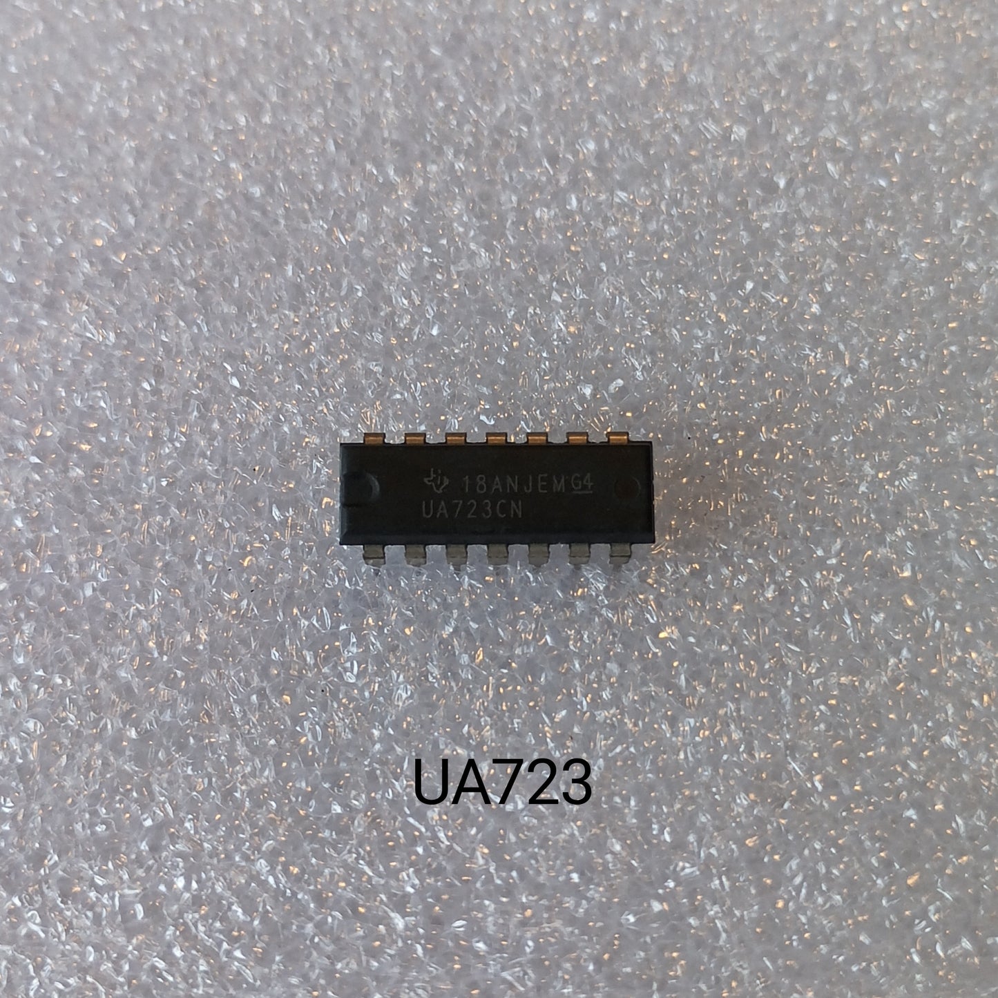 LM723